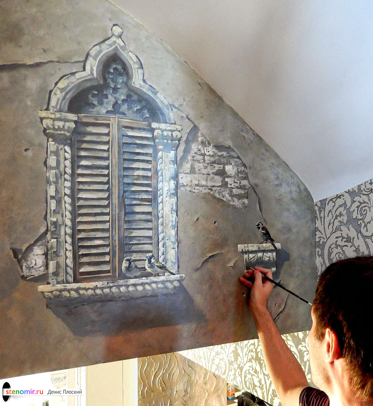 венецианское окно нарисованное на стене