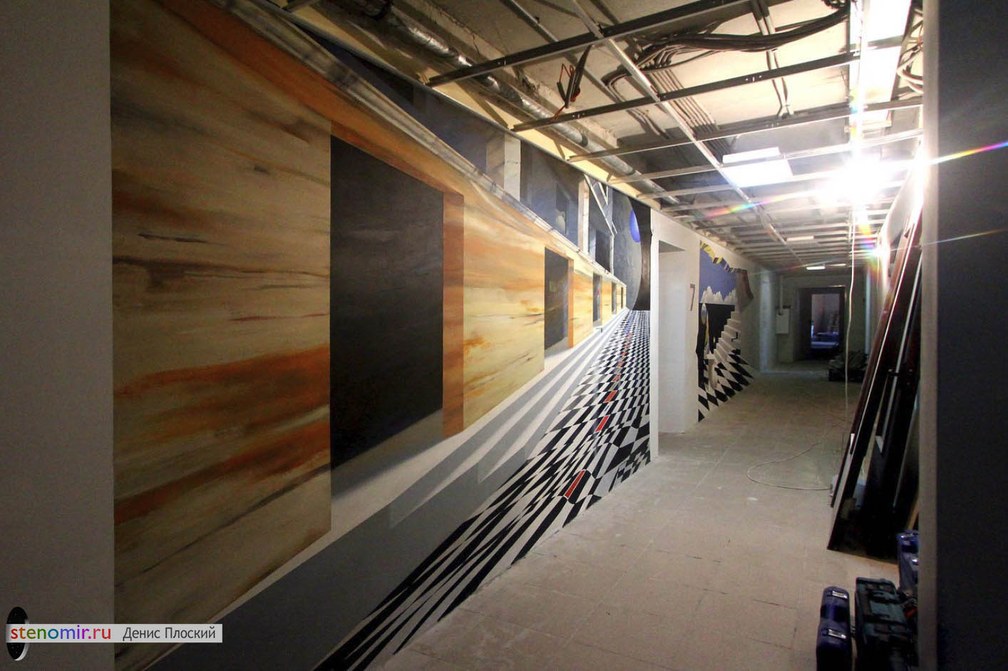 3d рисунки в Москве в коридоре хостела "Этажи". 3д рисунок с другой стороны всегда очень вытянут.