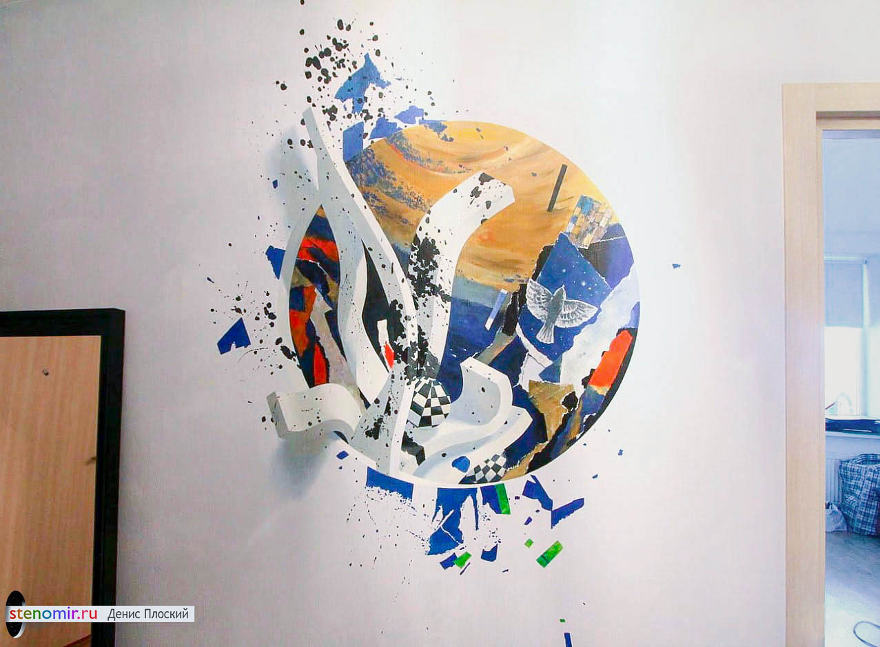 Рисунок на стене в квартире с птицей нарисован акриловыми красками на стене коридора.