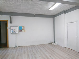 Белые стены танцевального зала до рисунка