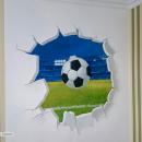 Рисунок с дырой в стене и футбольным мячом