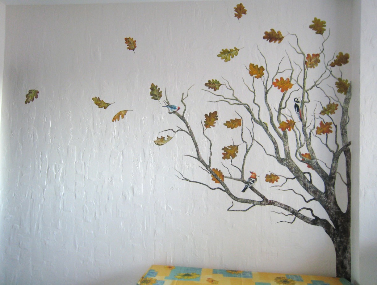 роспись стен кухни с деревом и птичками