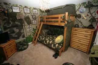Оформление стен в детской комнате мальчика
